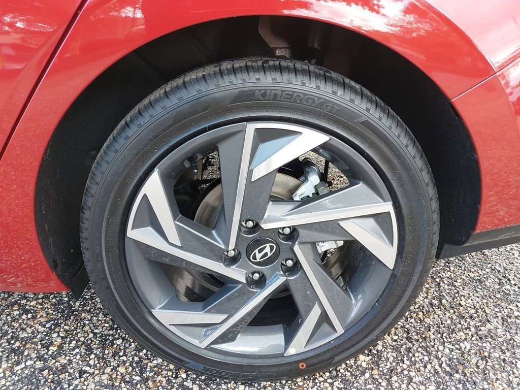 Certified 2025 Hyundai Elantra Limited FWD image 34