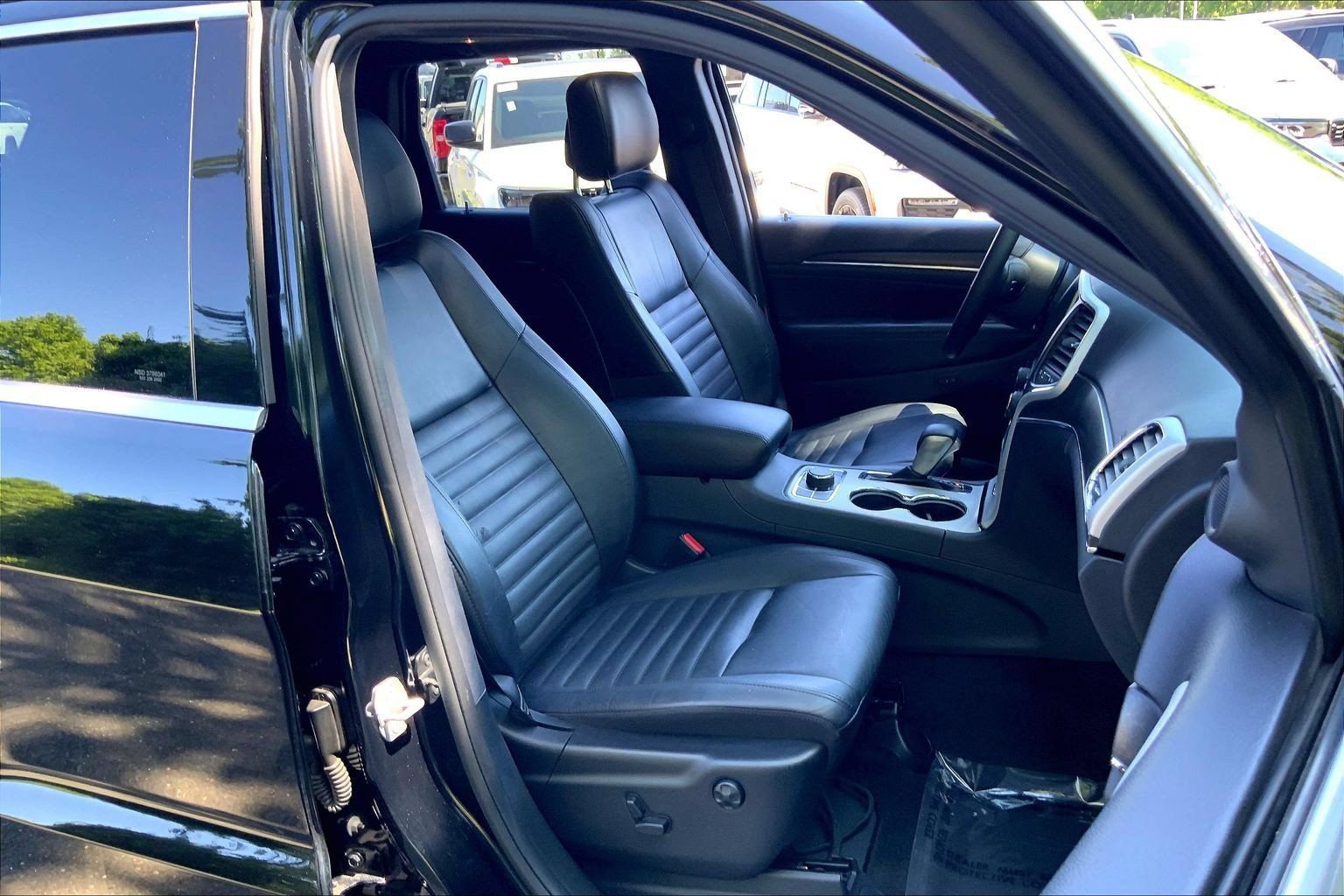 Used 2018 Jeep Grand Cherokee Limited AWD/4WD image 6