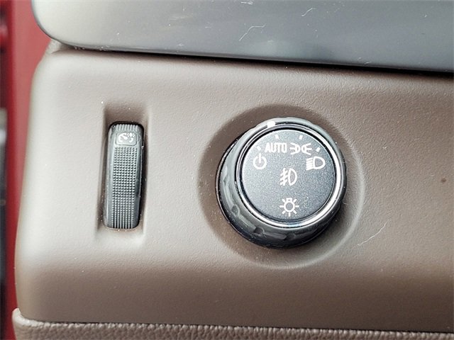 Used 2020 Chevrolet Suburban Premier image 32