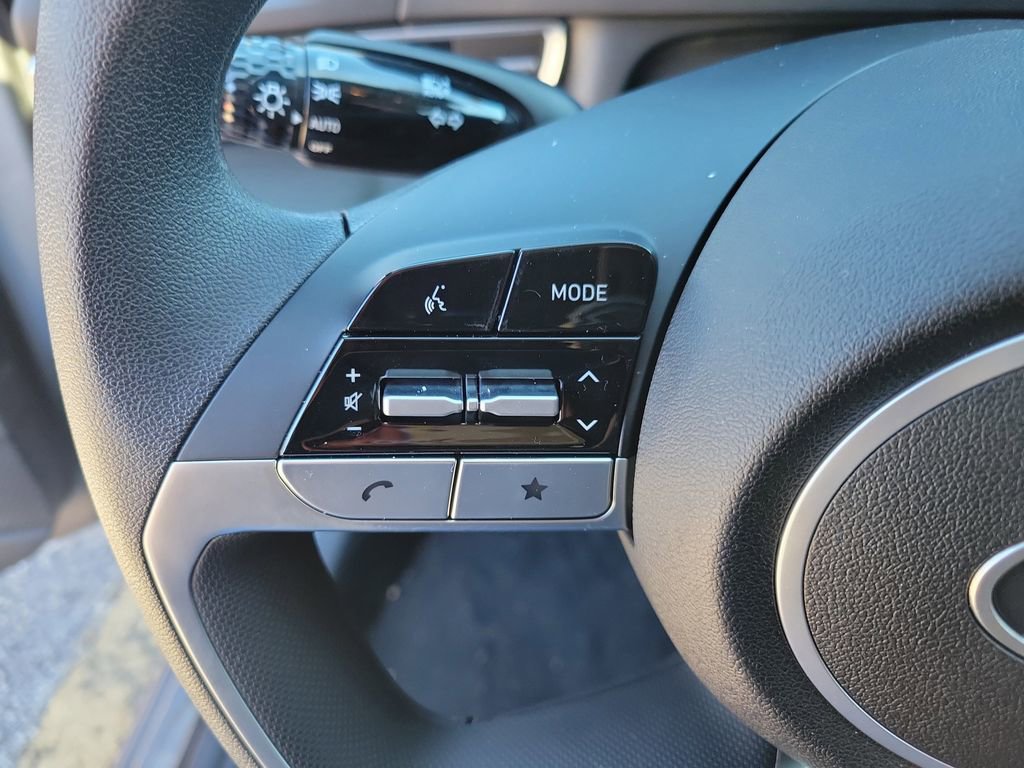 Used 2025 Hyundai Elantra SE image 18