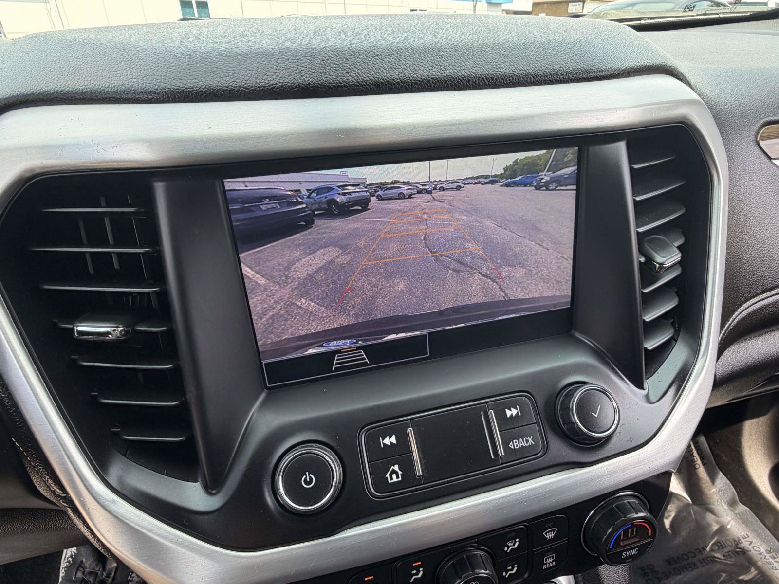 Used 2020 GMC Acadia SLE w/ Driver Convenience Package FWD image 9