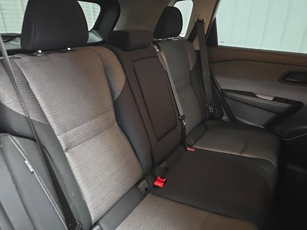 Used 2022 Nissan Rogue S image 15