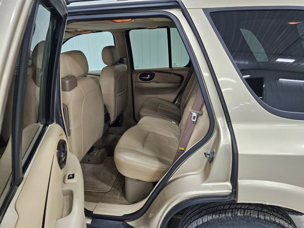 Used 2004 Buick Rainier CXL image 12