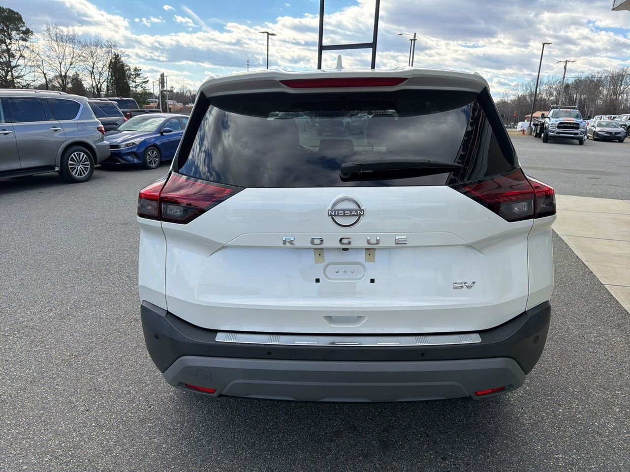 Used 2023 Nissan Rogue SV image 7