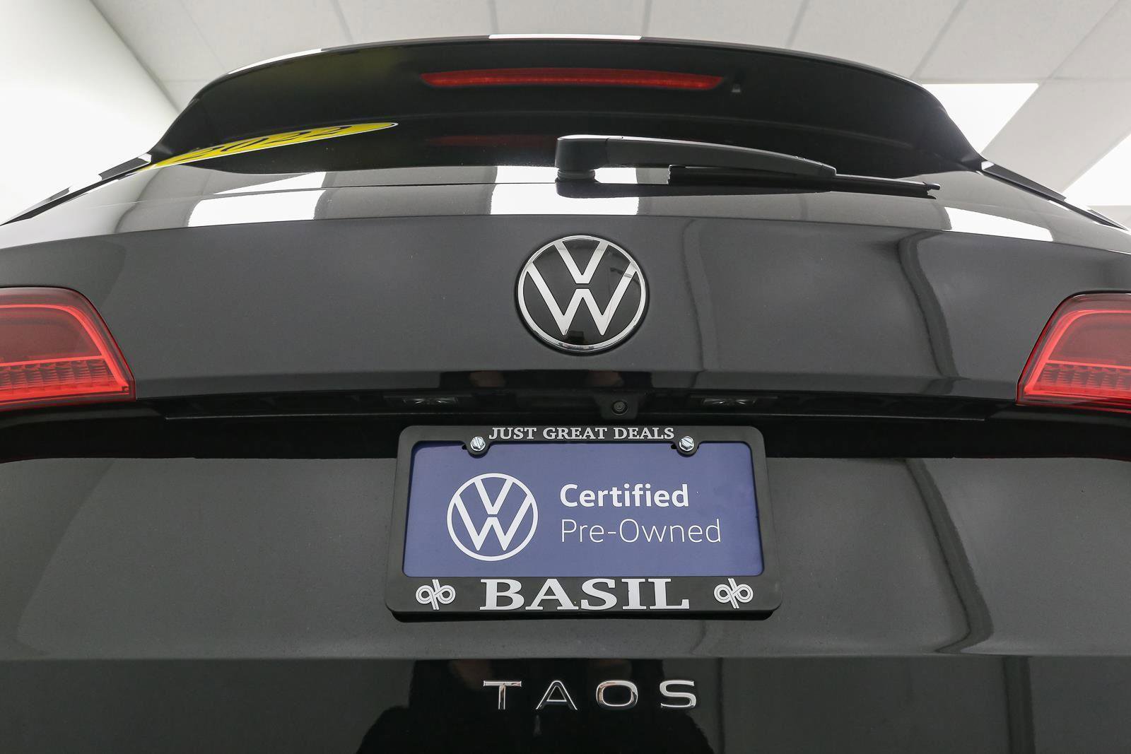 Certified 2022 Volkswagen Taos SE w/ Panoramic Sunroof Package AWD/4WD image 15