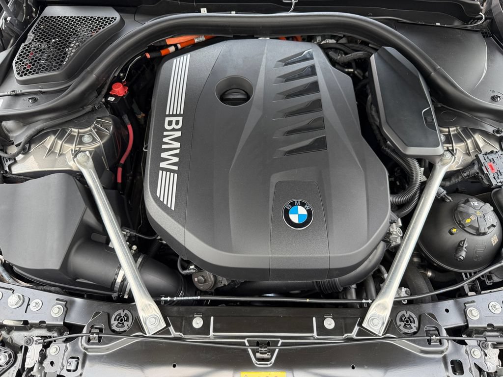 Certified 2025 BMW 550e xDrive w/ Executive Package AWD/4WD image 37