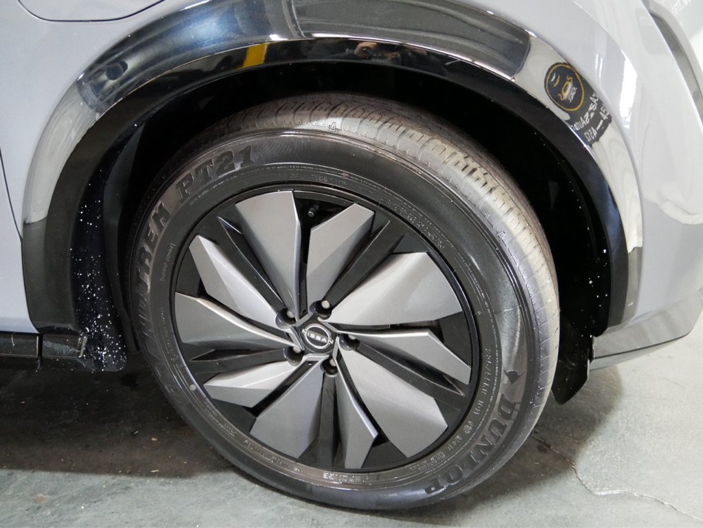 Used 2024 Nissan Ariya AWD image 3