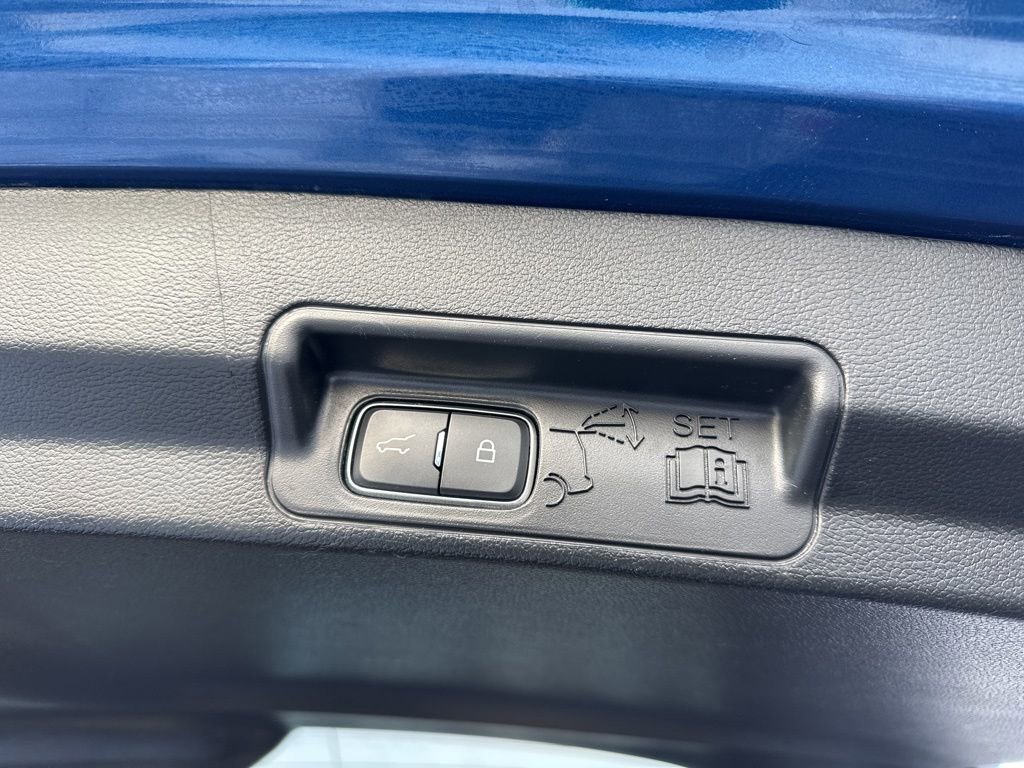 Used 2022 Ford Explorer Limited image 19