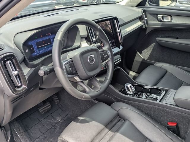 Certified 2025 Volvo XC40 B5 Plus AWD/4WD image 13