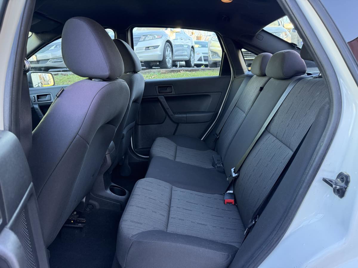 Used 2011 Ford Focus SE image 12