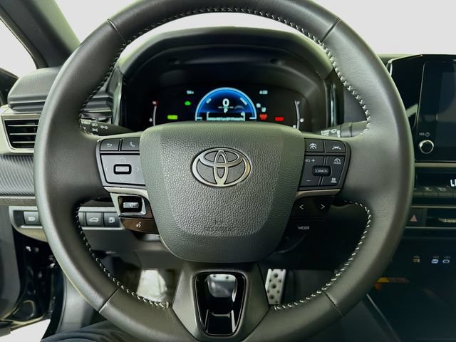 Used 2025 Toyota Camry SE FWD image 12