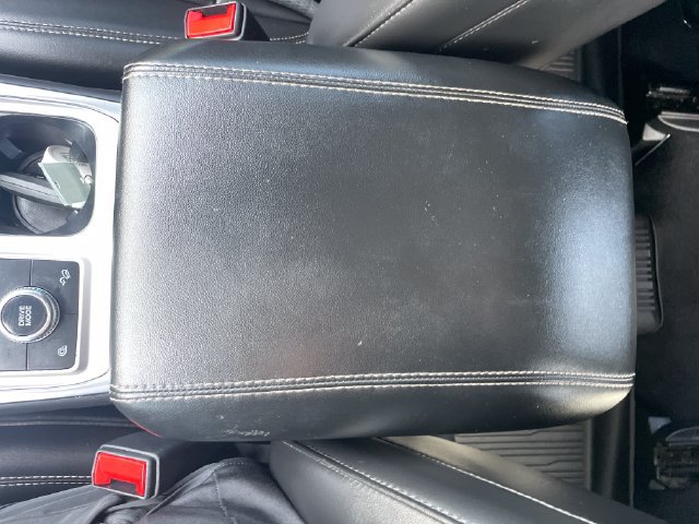 Used 2023 Ford Explorer XLT w/ Equipment Group 202A AWD/4WD image 18