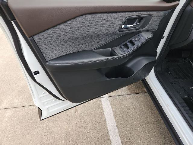 Certified 2023 Nissan Rogue SV image 27