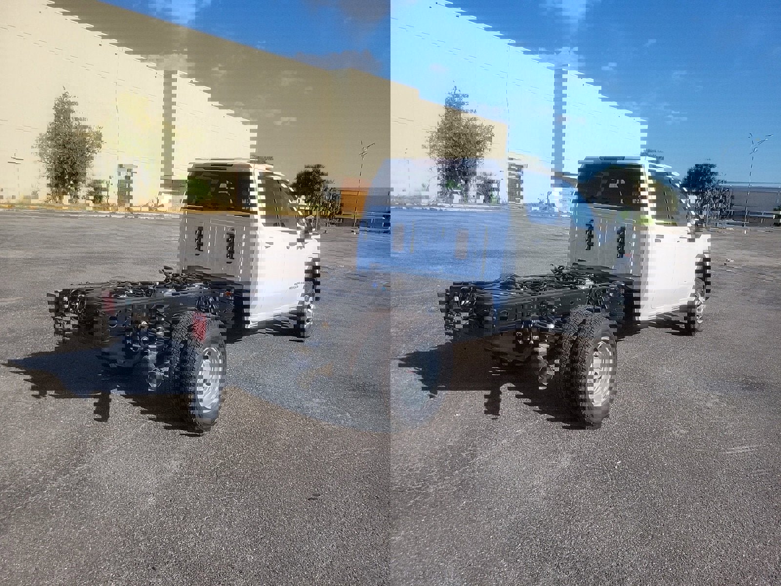 New 2026 GMC Sierra 3500 Pro w/ Convenience Package image 5