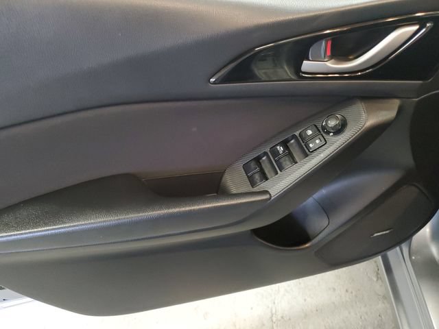 Used 2016 MAZDA MAZDA3 i Touring w/ Popular Equipment Package FWD image 11