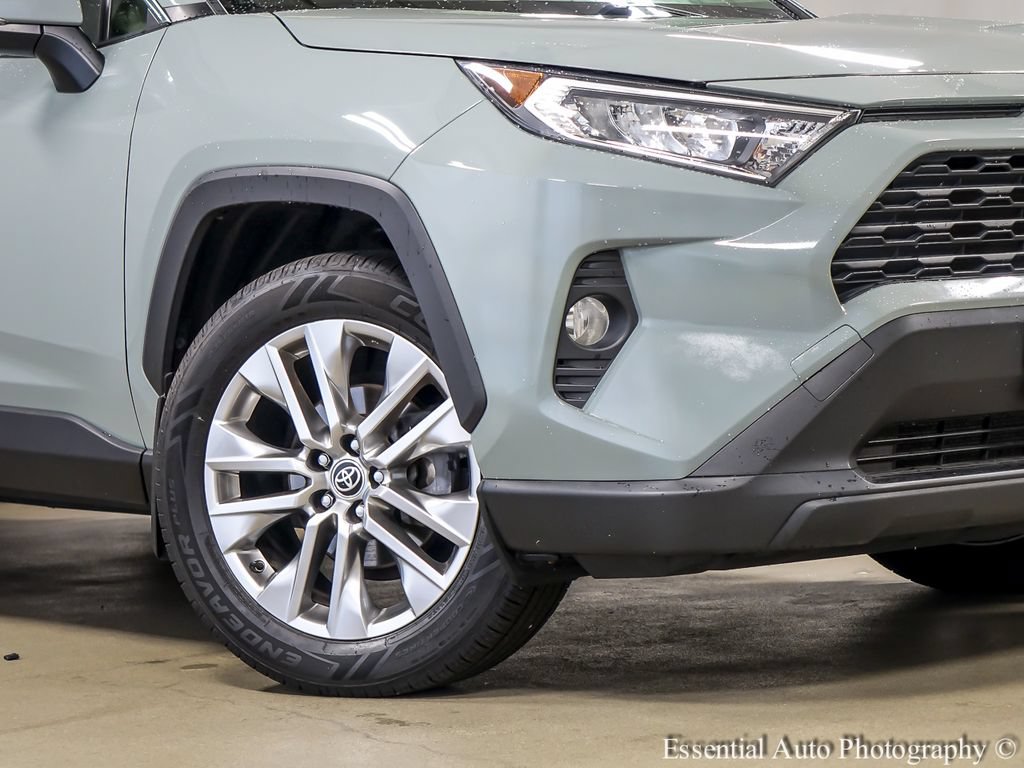 Used 2021 Toyota RAV4 XLE Premium AWD/4WD image 4