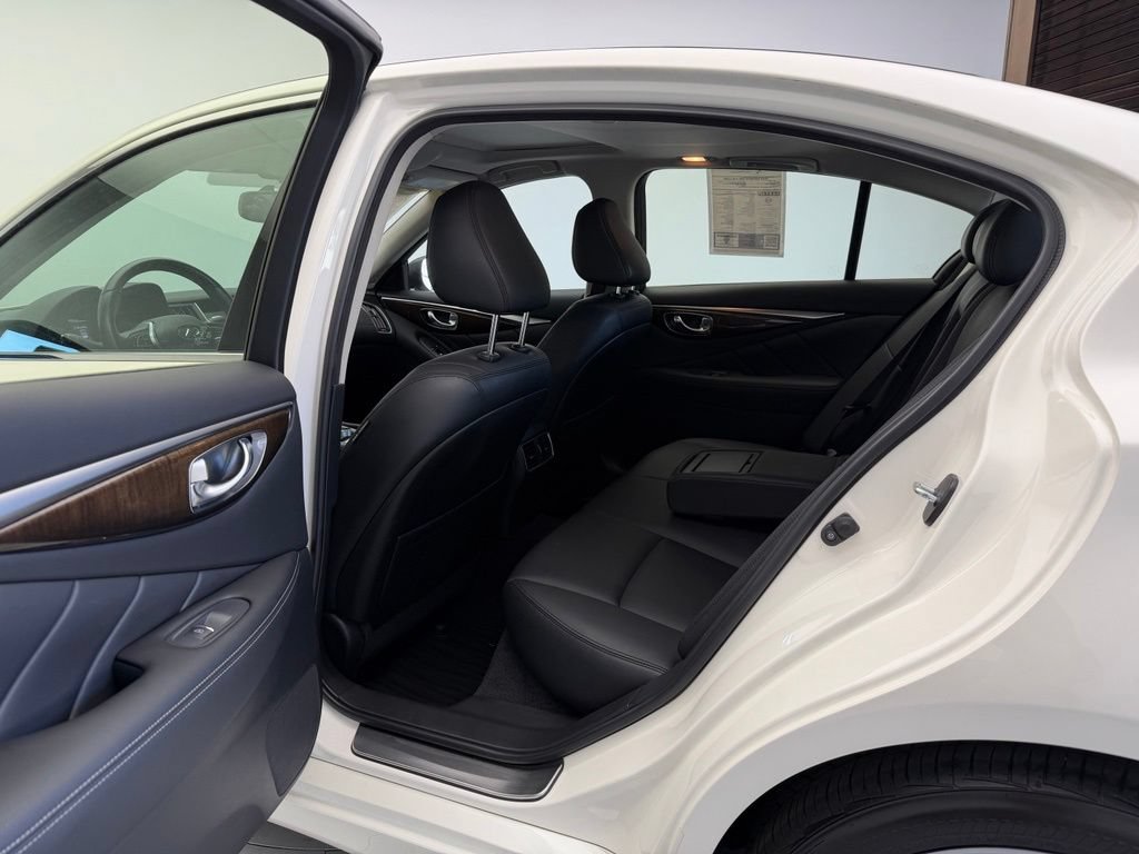 Used 2019 INFINITI Q50 Luxe w/ Essential Package (3.0T Luxe) AWD/4WD image 7