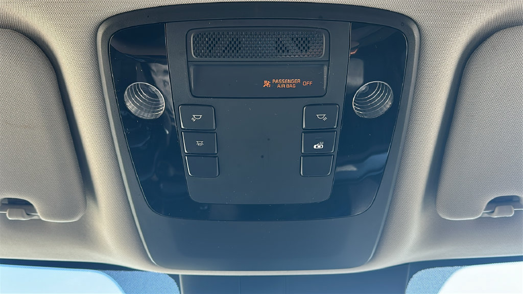 Used 2024 Kia Carnival LX FWD image 29