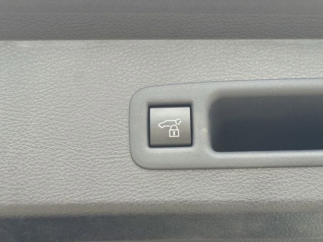 Used 2025 Toyota Sienna XSE FWD image 36
