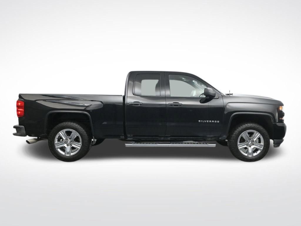 Used 2017 Chevrolet Silverado 1500 Custom w/ Custom Convenience Package AWD/4WD image 4