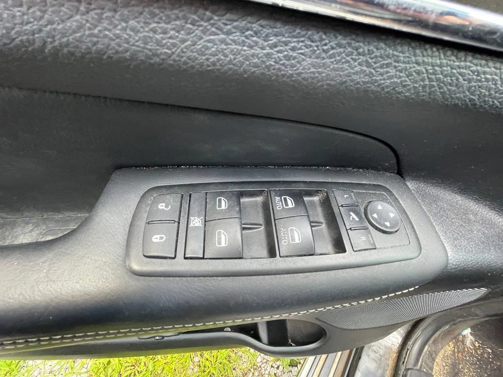 Used 2015 Jeep Grand Cherokee Overland AWD/4WD image 12