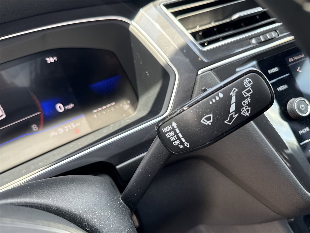 Used 2024 Volkswagen Tiguan SE image 20