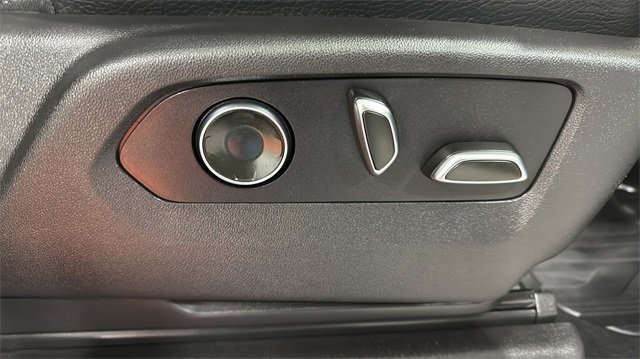 Used 2024 GMC Sierra 3500 Denali image 34