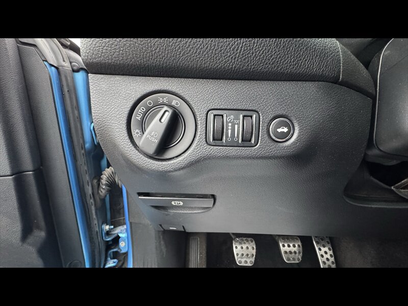 Used 2015 Dodge Challenger R/T Plus RWD image 17