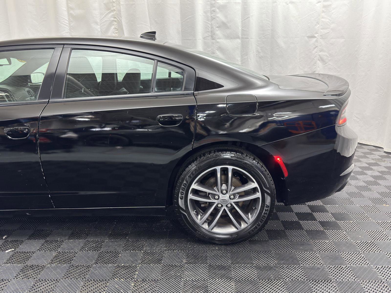 Used 2019 Dodge Charger SXT image 5