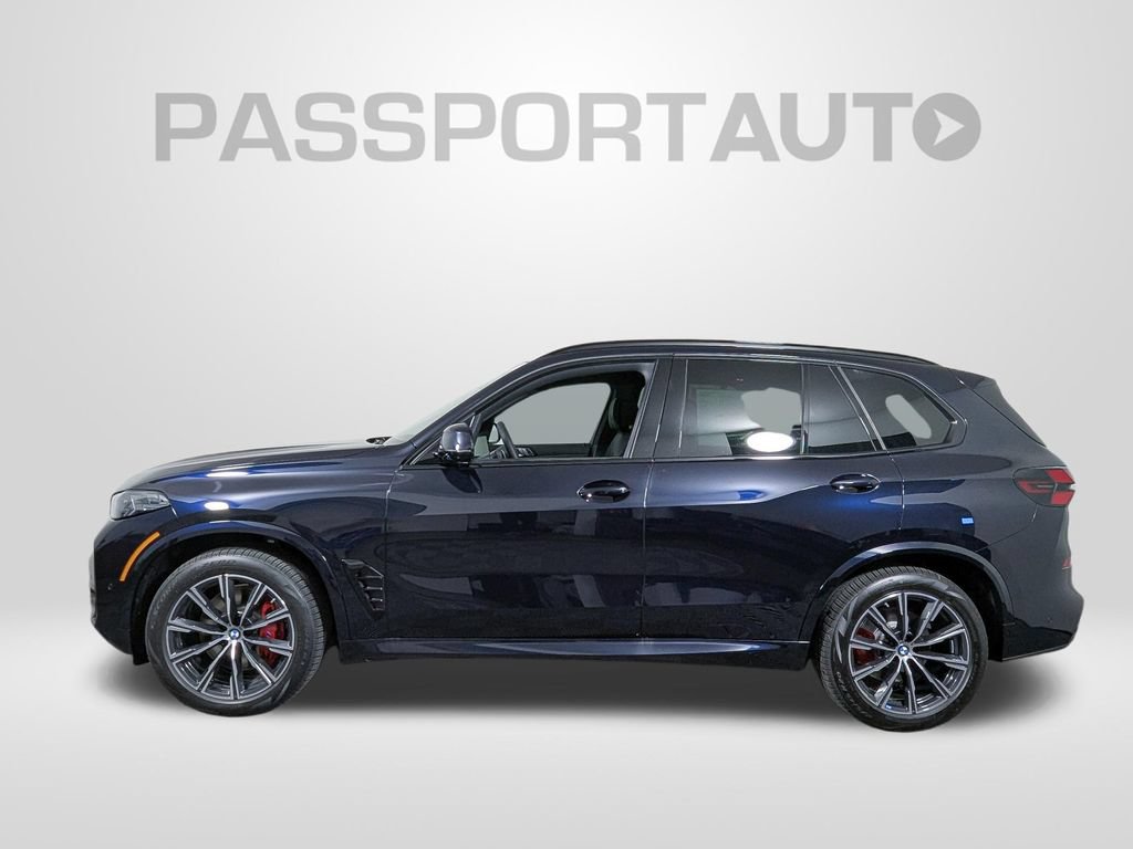 New 2026 BMW X5 xDrive40i w/ M Sport Package AWD/4WD image 2