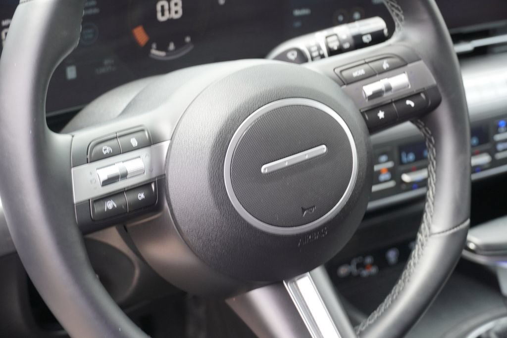 Used 2025 Hyundai Kona SEL FWD image 29