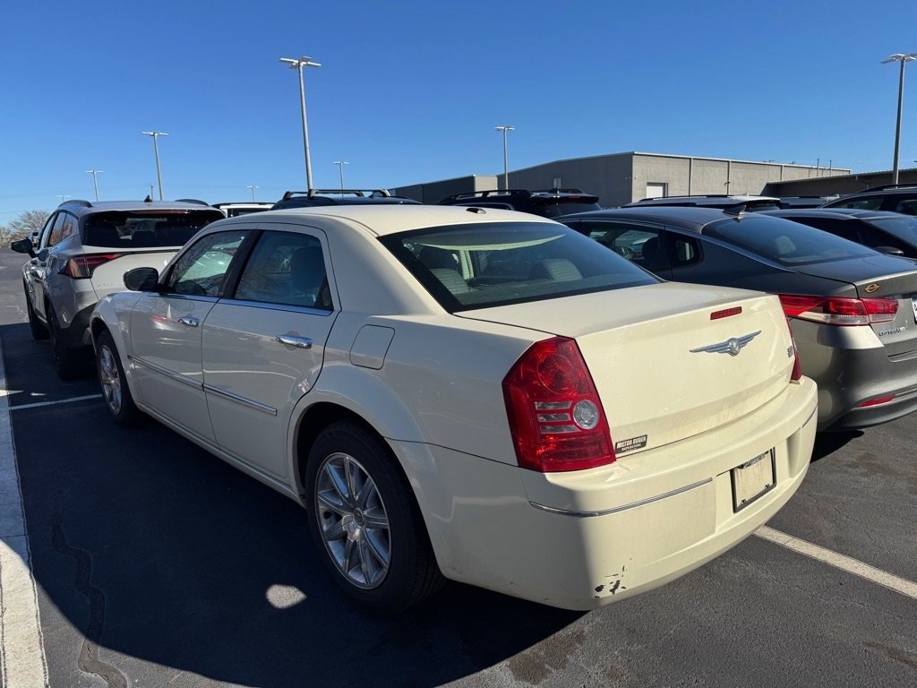 Used 2010 Chrysler 300 Touring image 8