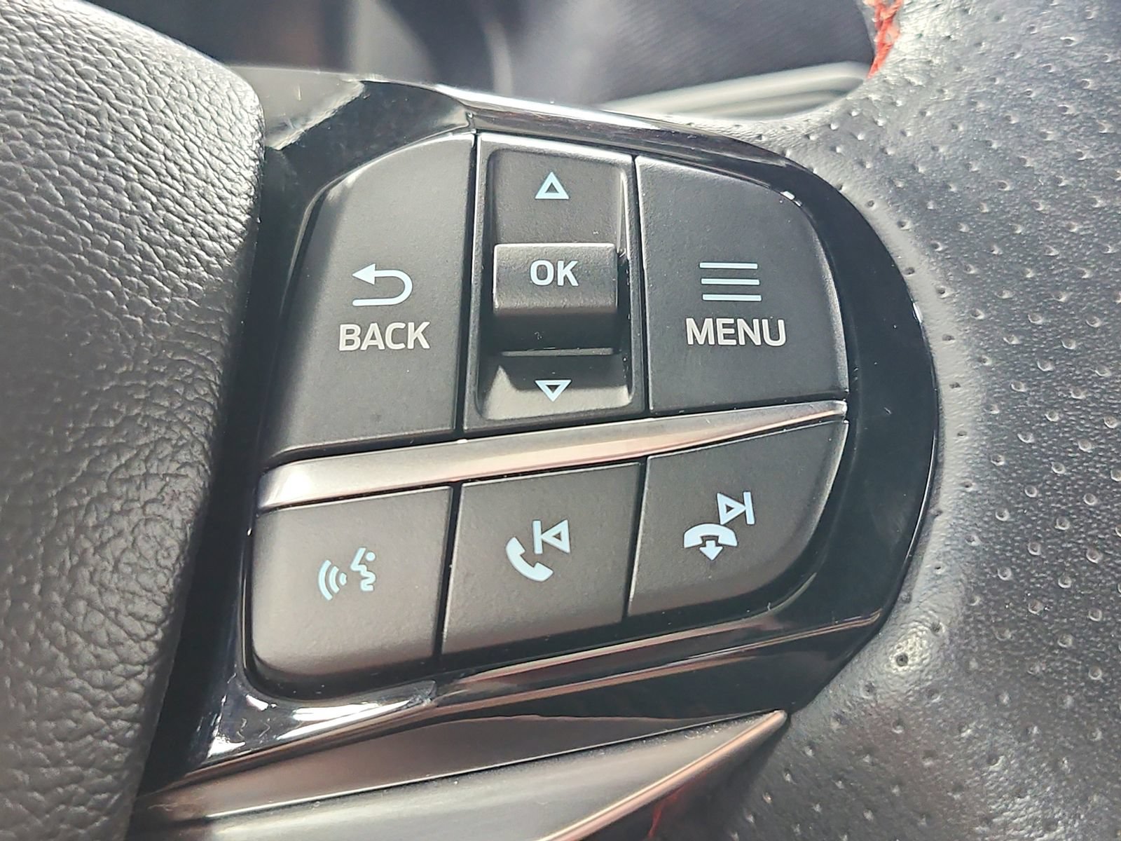 Used 2025 Ford Explorer ST-Line w/ ST-Line Street Pack AWD/4WD image 23
