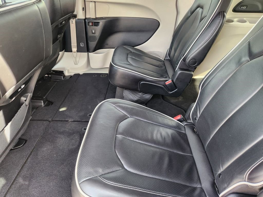 Used 2023 Chrysler Pacifica Limited FWD image 30