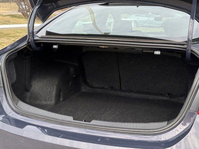 Used 2025 Chevrolet Malibu LT image 32