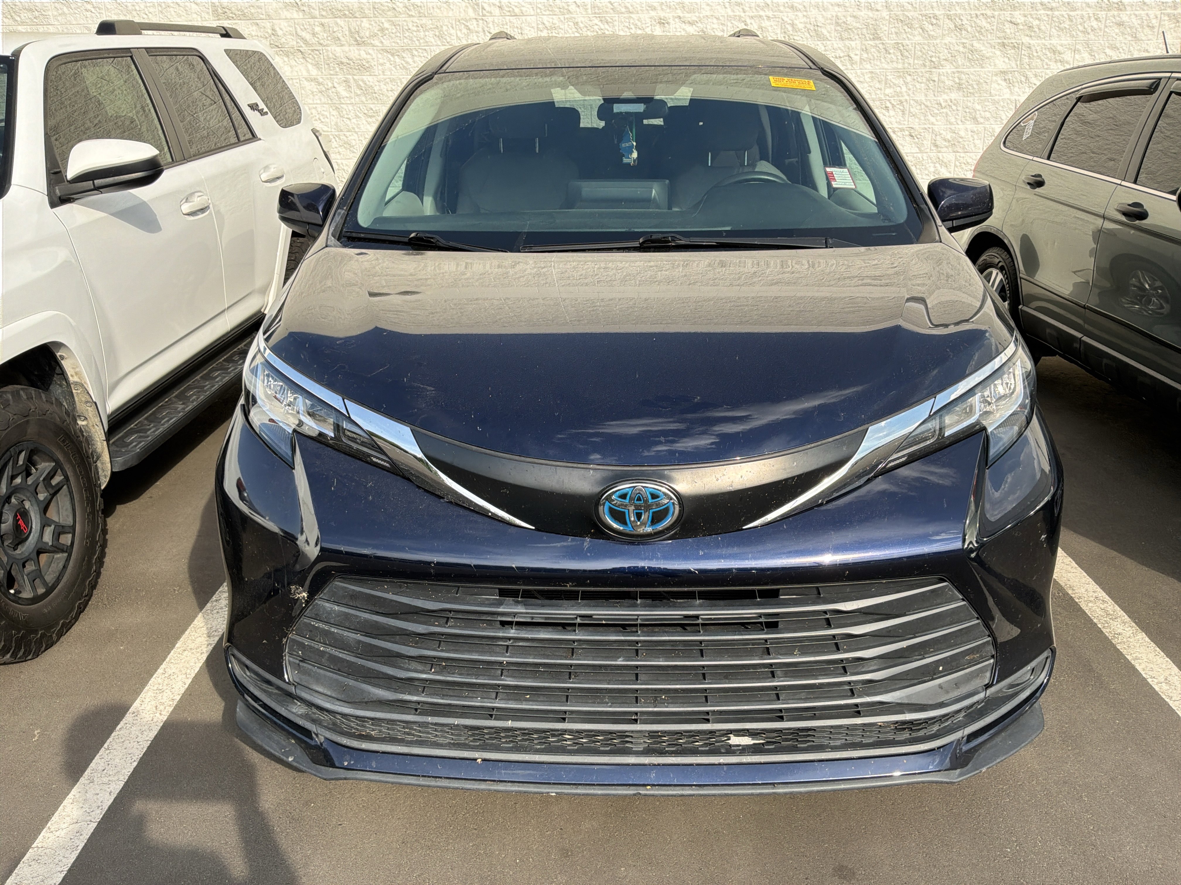 Used 2022 Toyota Sienna LE FWD image 3