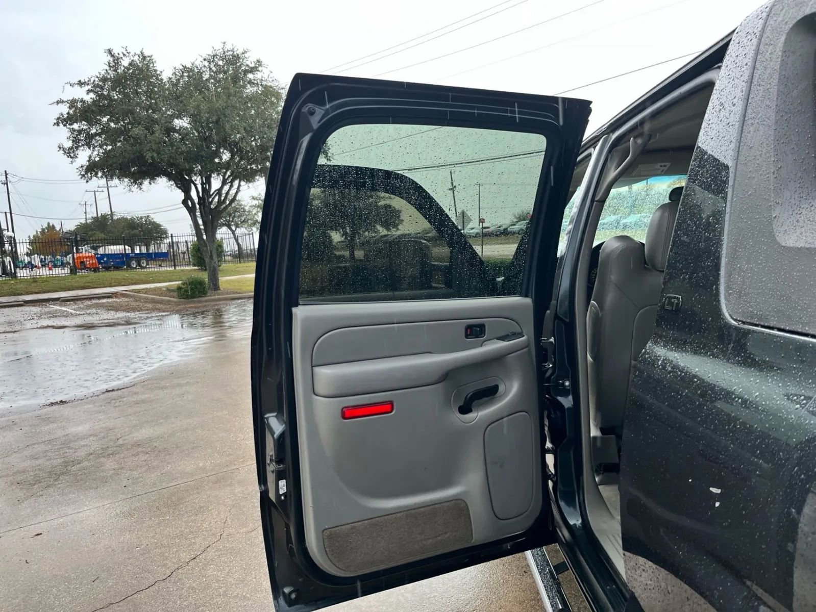 Used 2005 Chevrolet Avalanche Z66 w/ Preferred Equipment Group RWD image 22