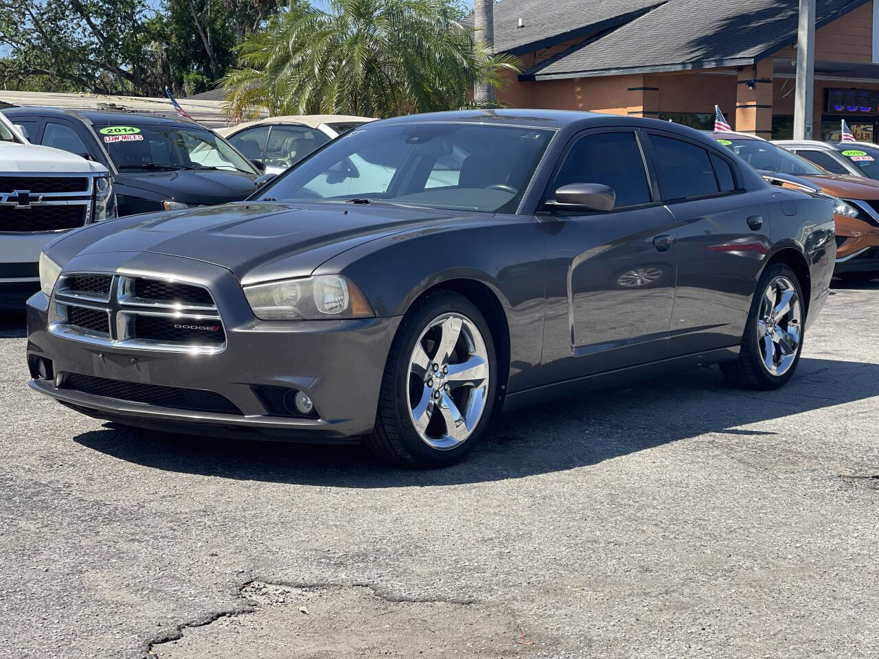 Used 2014 Dodge Charger SXT image 2
