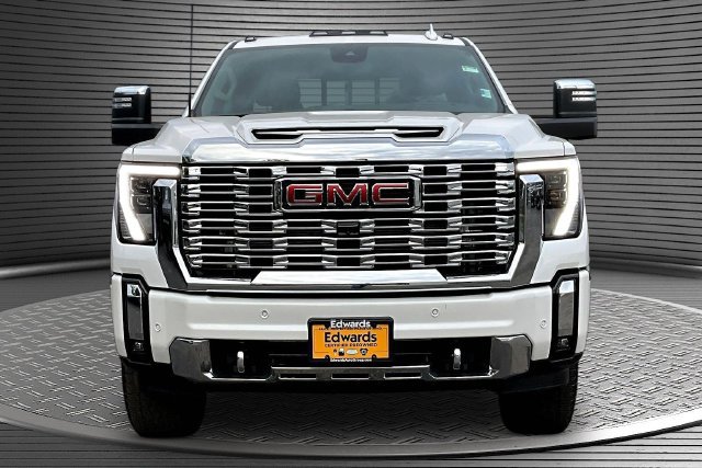Used 2025 GMC Sierra 2500 Denali w/ Technology Package AWD/4WD image 2
