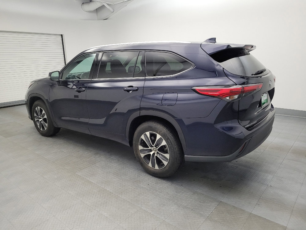 Used 2020 Toyota Highlander XLE image 3