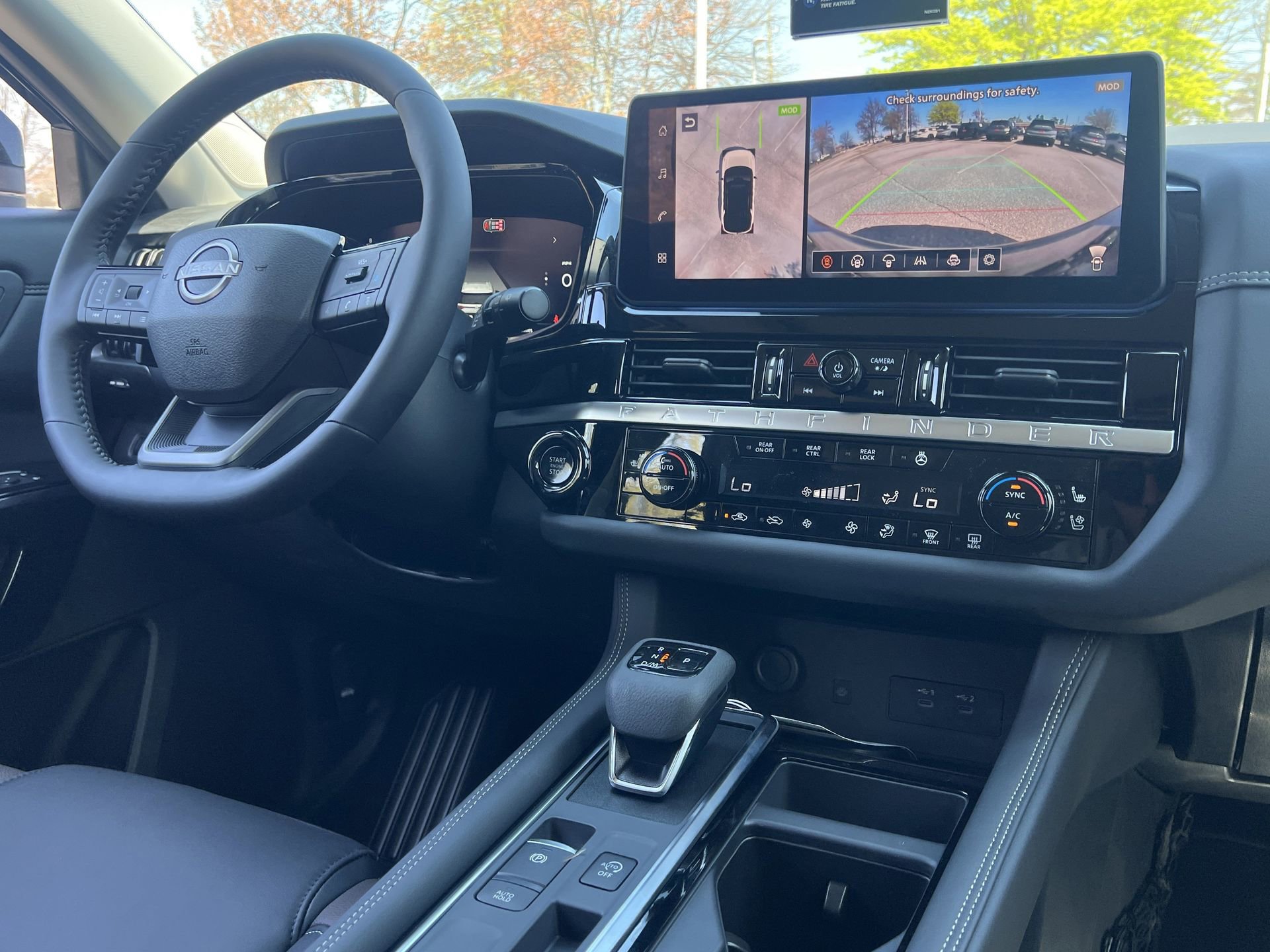 New 2026 Nissan Pathfinder Platinum image 3