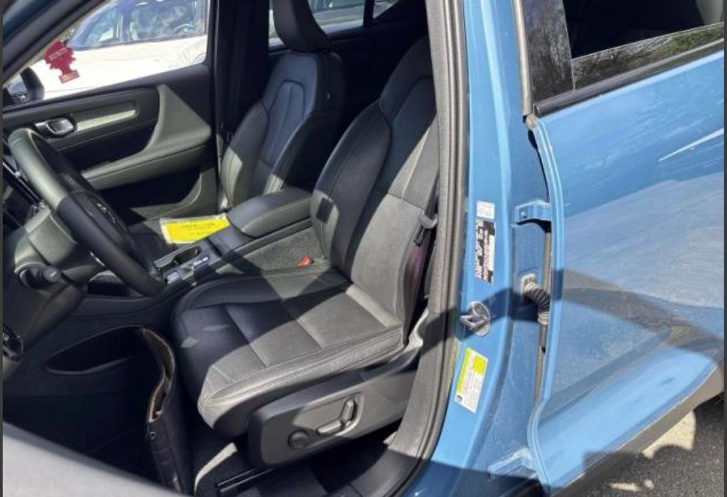 Used 2024 Volvo XC40 B5 Core AWD/4WD image 13