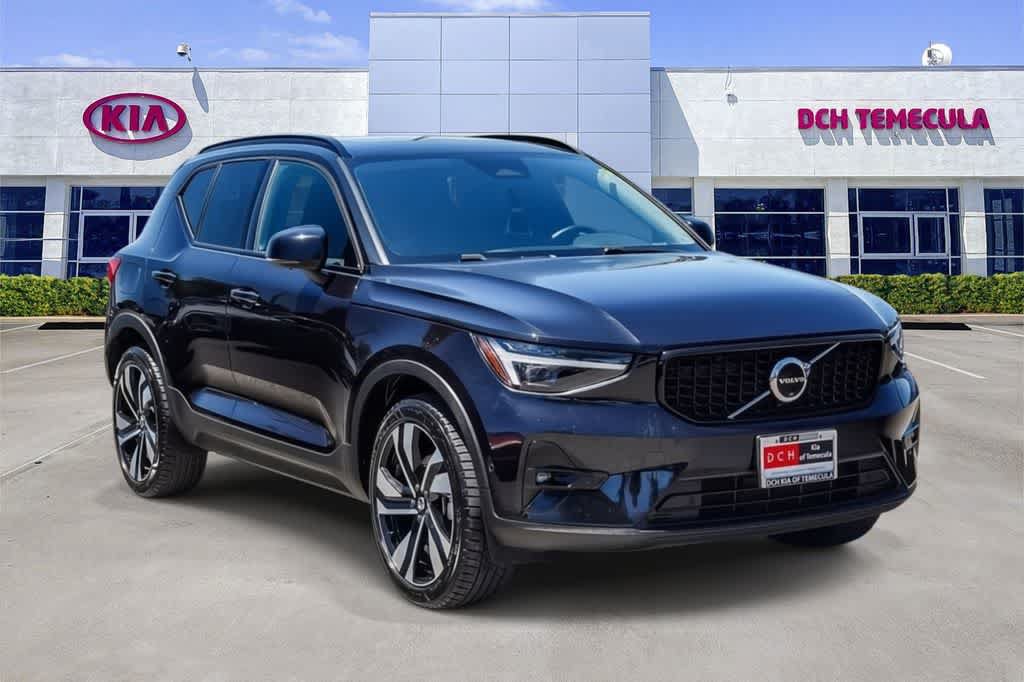Used 2024 Volvo XC40 B5 Ultimate w/ Protection Package Premier AWD/4WD image 3