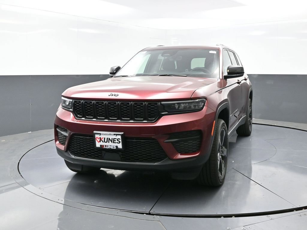 New 2025 Jeep Grand Cherokee Altitude w/ Trailer Tow Package image 4