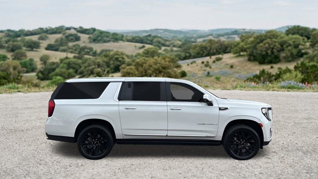 Used 2023 GMC Yukon XL Denali w/ Denali Reserve Package RWD image 11