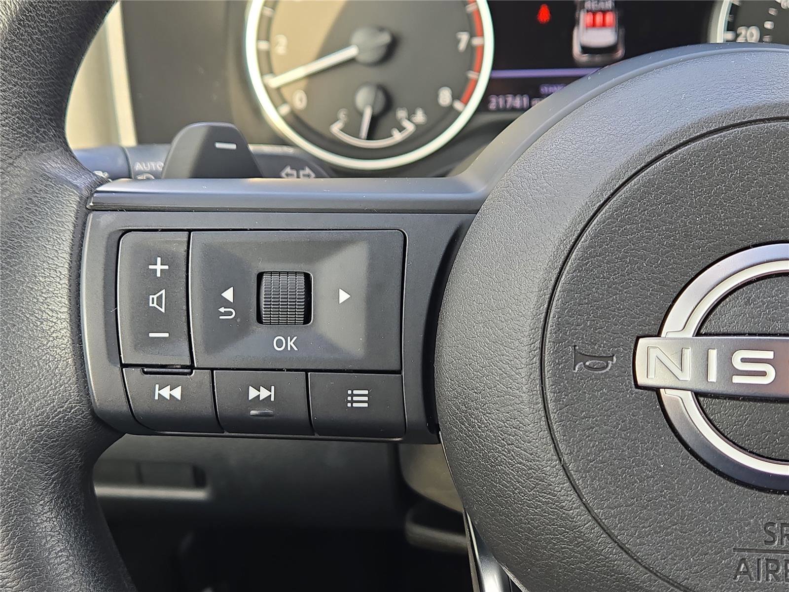Used 2023 Nissan Rogue S FWD image 21