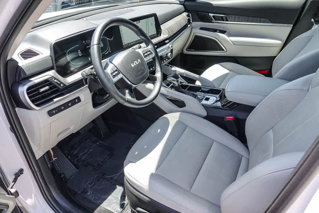 Certified 2024 Kia Telluride EX w/ EX Captain's Chair Package AWD/4WD image 16