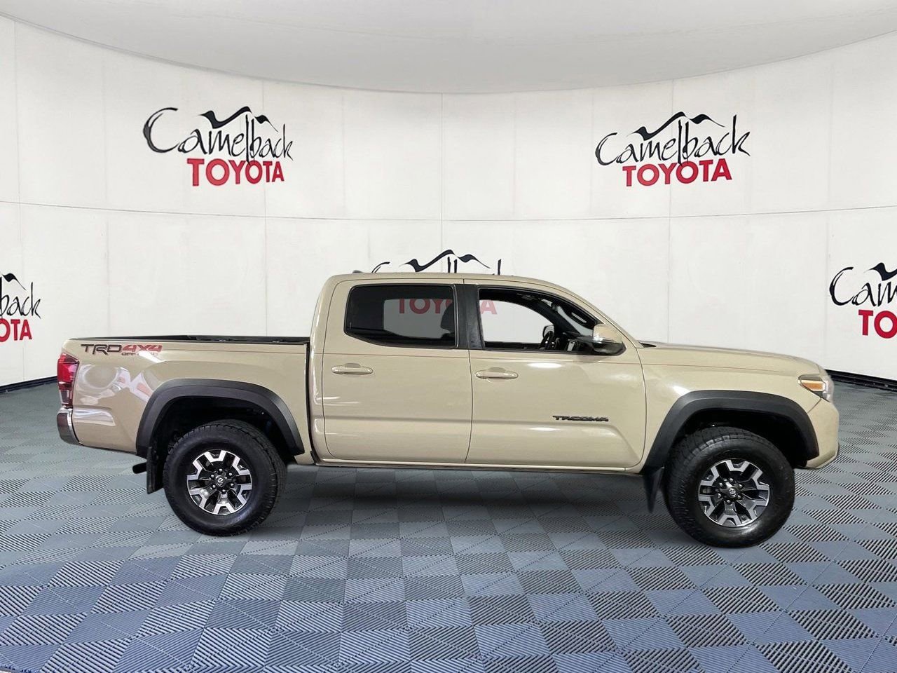 Used 2019 Toyota Tacoma TRD Off-Road image 9