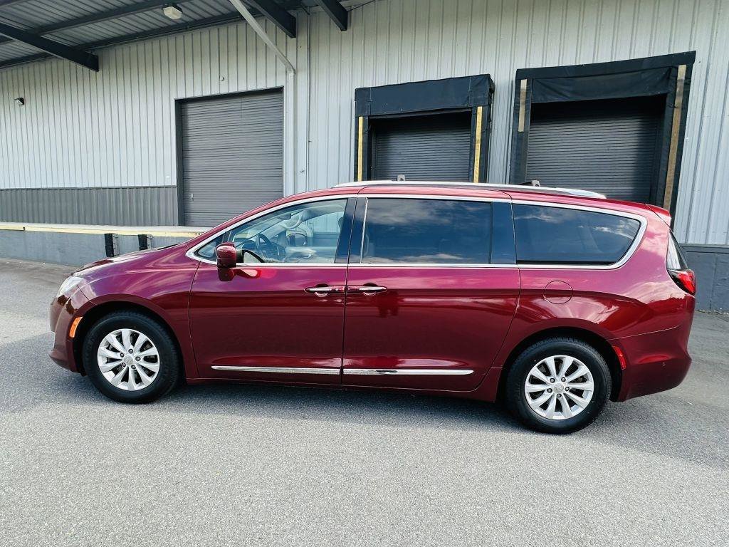 Used 2019 Chrysler Pacifica Touring-L w/ Advanced Safetytec Group FWD image 2