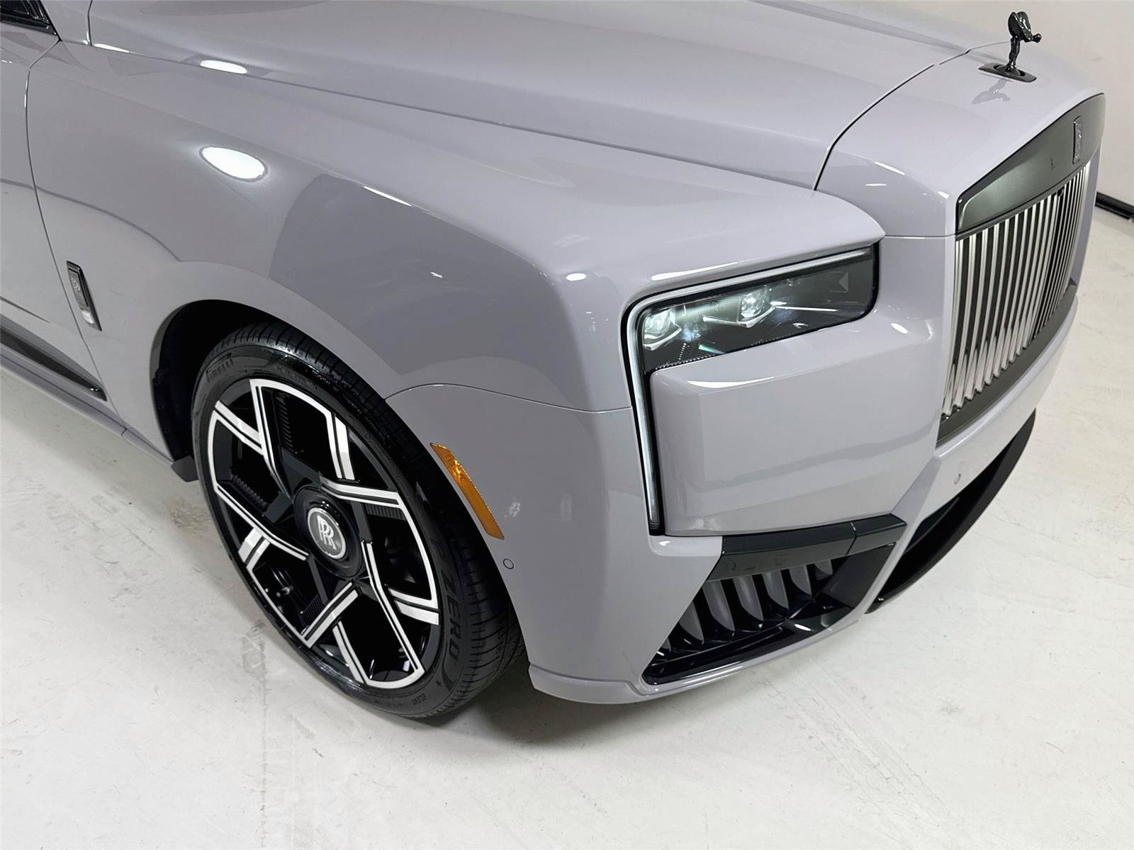 Used 2025 Rolls-Royce Cullinan Black Badge AWD/4WD image 39